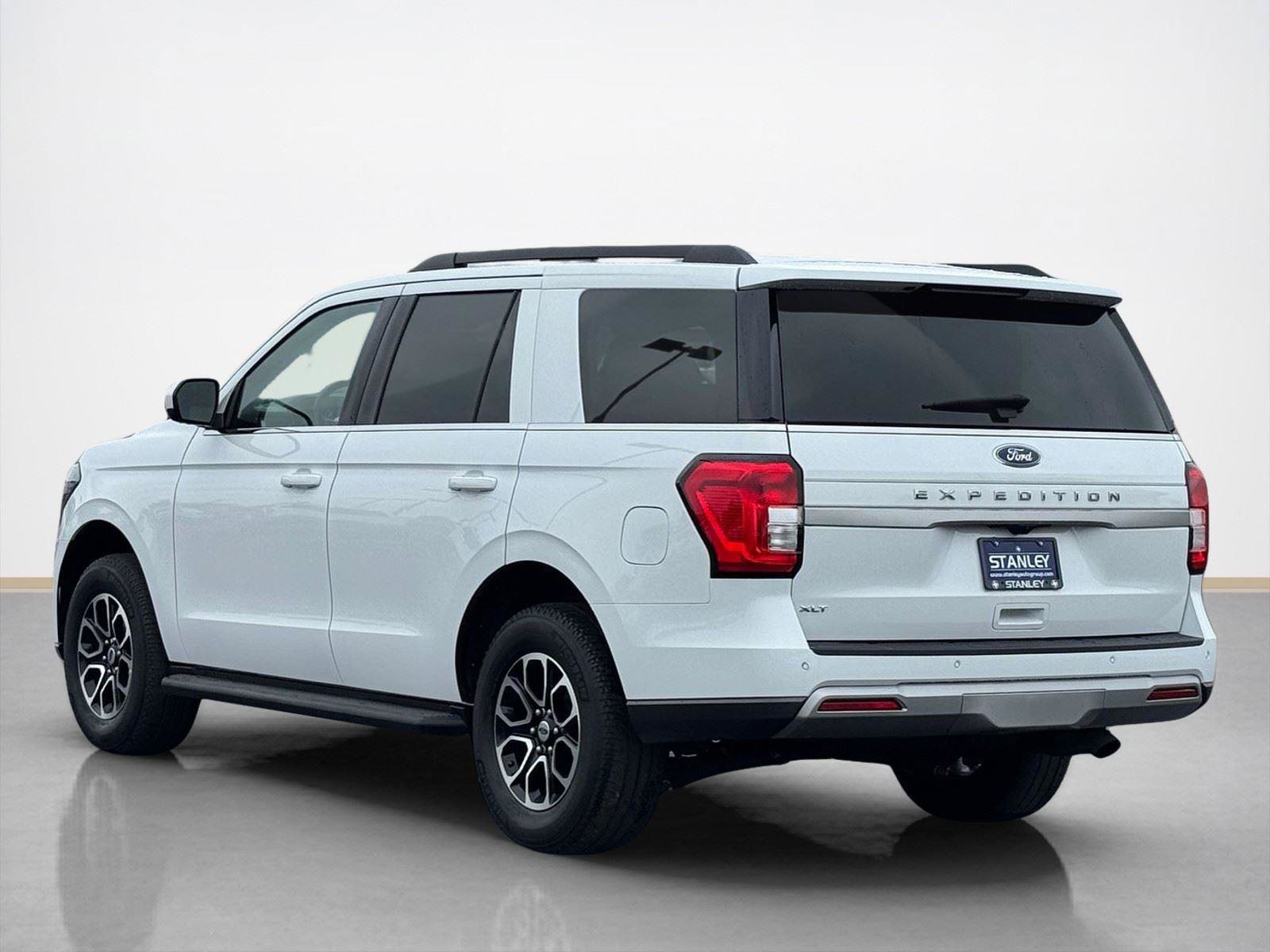 Used 2024 Ford Expedition XLT AWD/4WD image 5