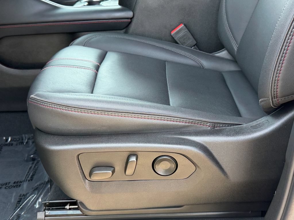 Used 2024 Chevrolet Suburban RST w/ Luxury Package AWD/4WD image 16