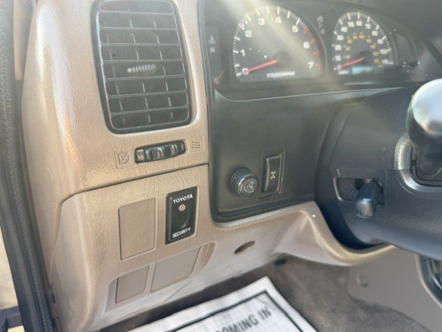 Used 2001 Toyota 4Runner SR5 AWD/4WD image 13