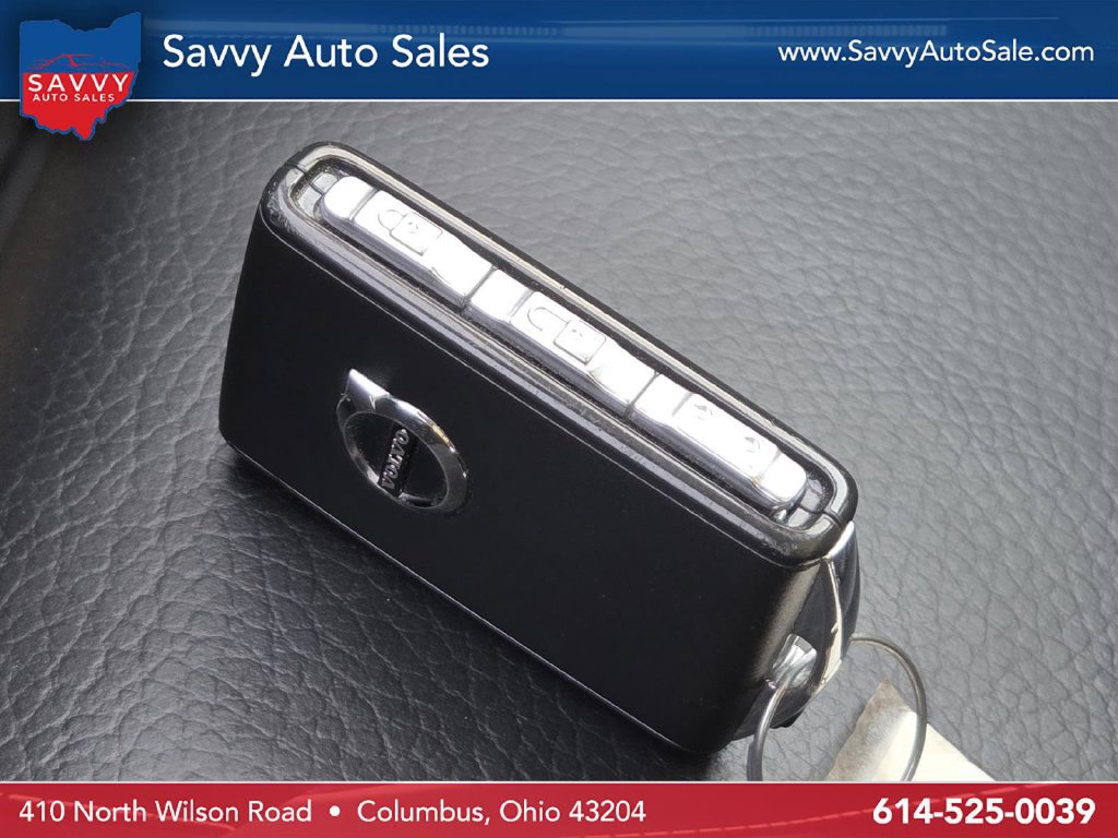 Used 2023 Volvo XC60 B5 Plus AWD/4WD image 34