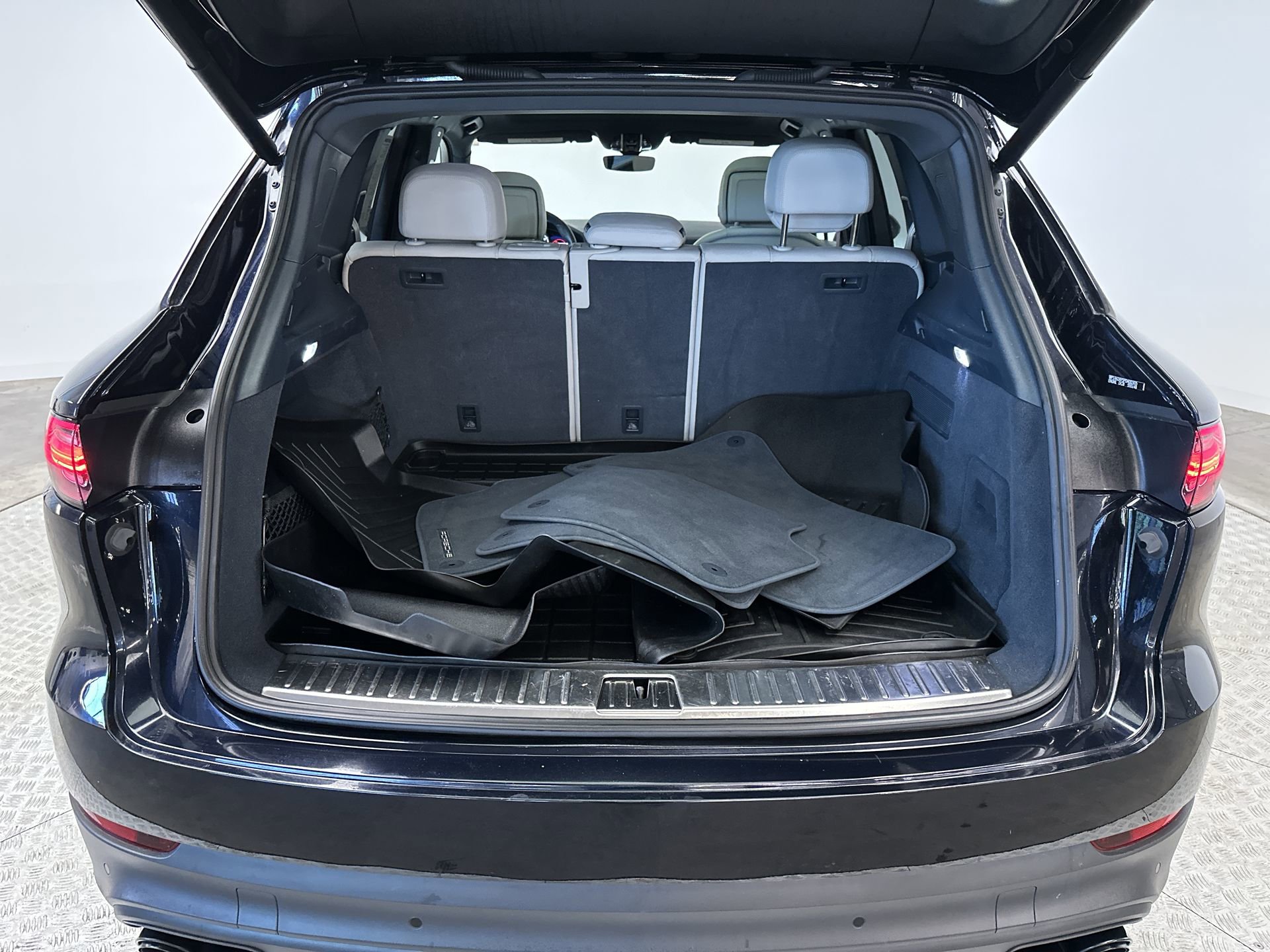 Used 2023 Porsche Cayenne image 25