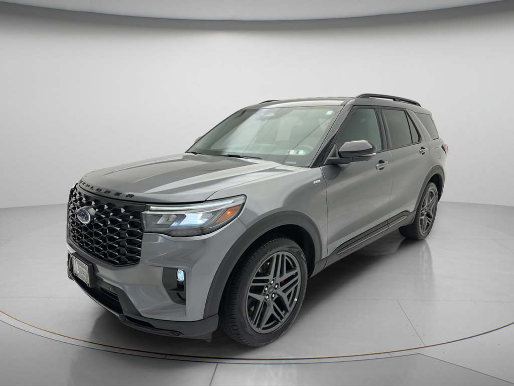 Used 2025 Ford Explorer ST-Line w/ ST-Line Street Pack AWD/4WD image 3