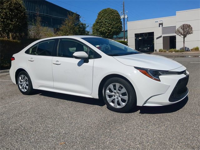 Used 2022 Toyota Corolla LE image 2