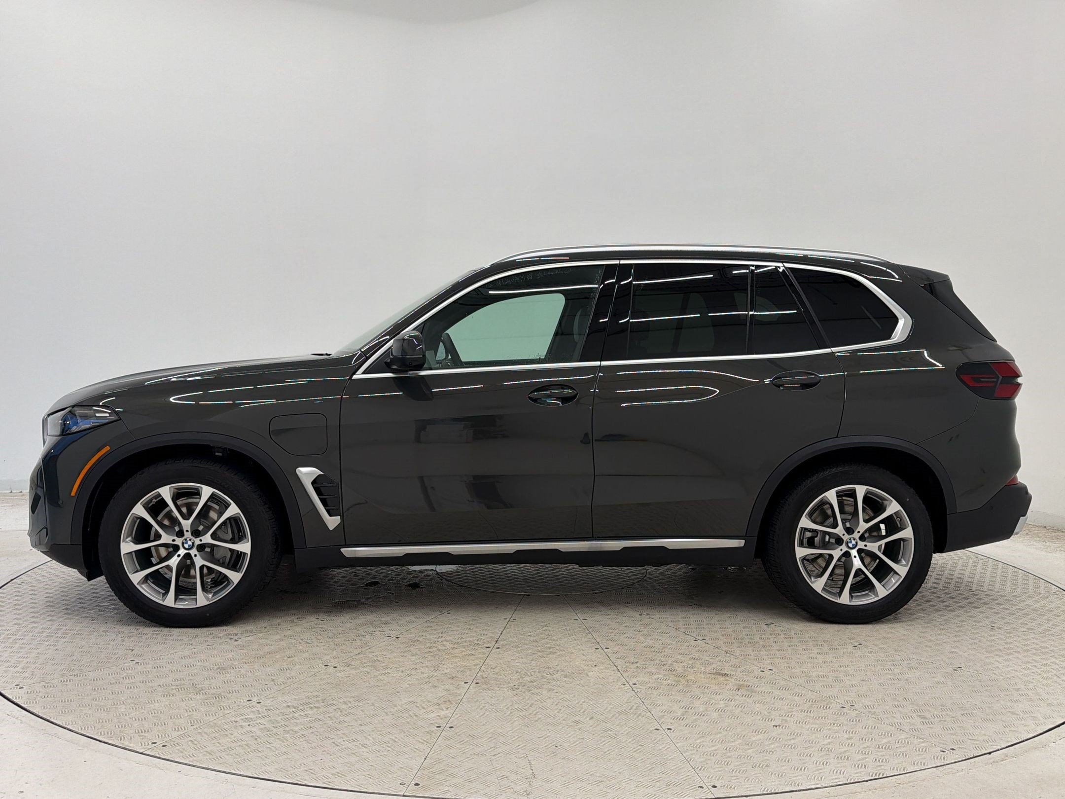 New 2026 BMW X5 xDrive50e AWD/4WD image 2