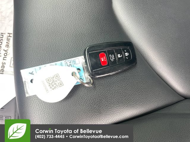 Used 2022 Toyota Highlander XLE AWD/4WD image 43