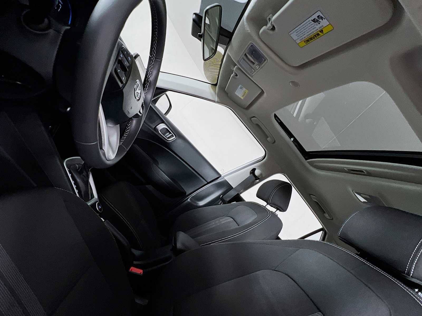 Certified 2025 Hyundai Venue SEL FWD image 21