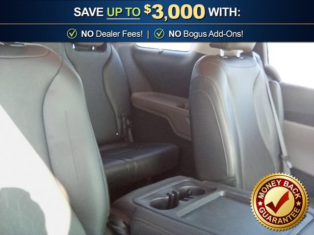 Used 2025 Kia Carnival EX FWD image 23
