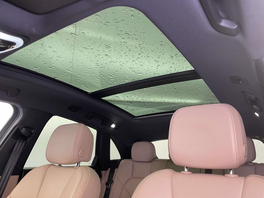 Certified 2023 Porsche Macan AWD/4WD image 18
