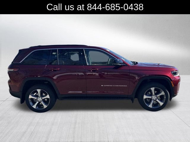 New 2026 Jeep Grand Cherokee Limited w/ Luxury Tech Group II RWD image 4