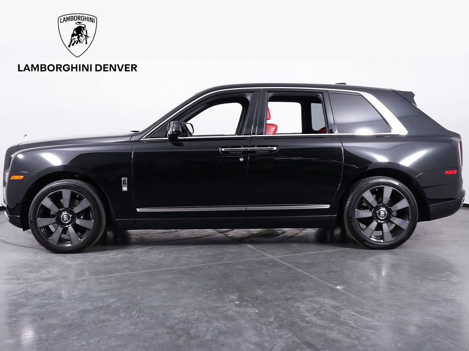 Used 2022 Rolls-Royce Cullinan w/ Cullinan Package image 2
