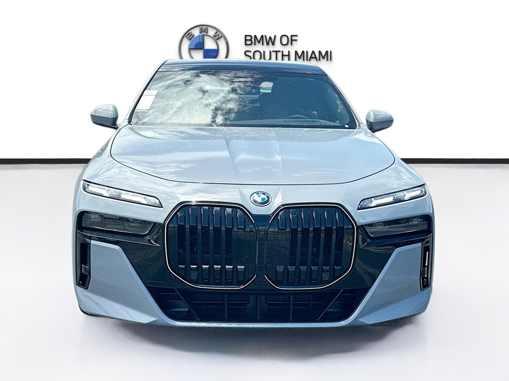 New 2026 BMW 750e xDrive w/ Executive Package image 2