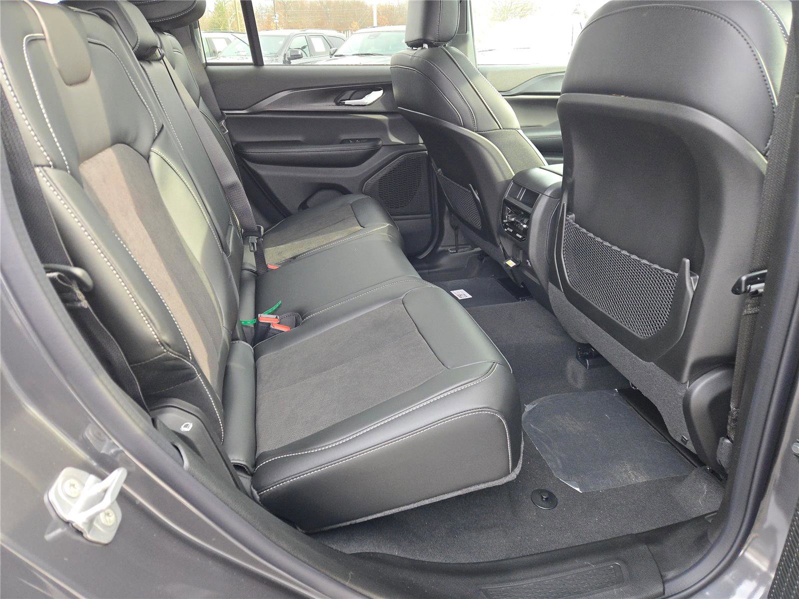 New 2025 Jeep Grand Cherokee Altitude w/ Trailer Tow Package image 11