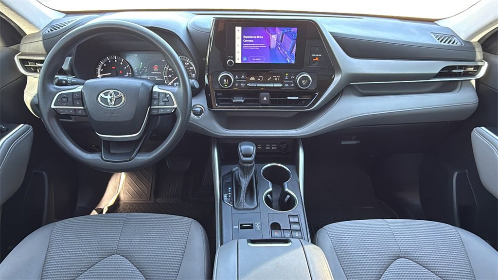 Used 2023 Toyota Highlander L image 17