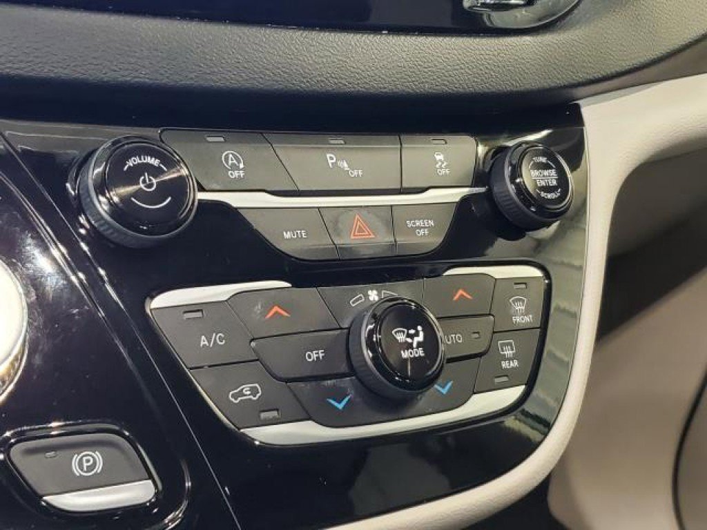 Used 2020 Chrysler Pacifica Touring-L Plus image 26