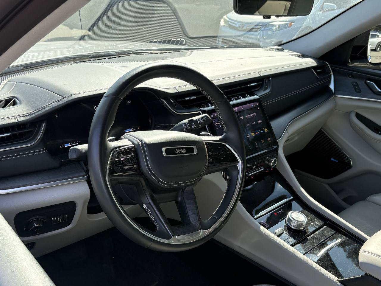 Used 2021 Jeep Grand Cherokee L Overland w/ Luxury Tech Group IV AWD/4WD image 16