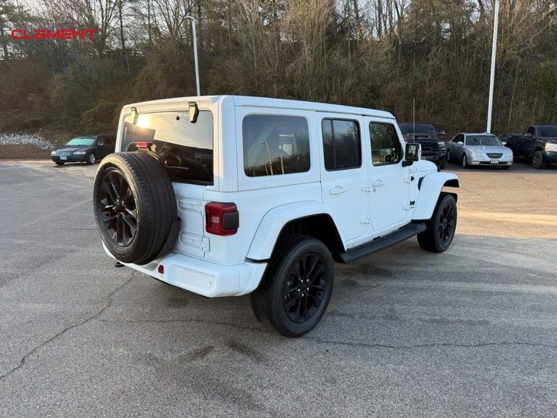 Used 2022 Jeep Wrangler Unlimited Sahara AWD/4WD image 11