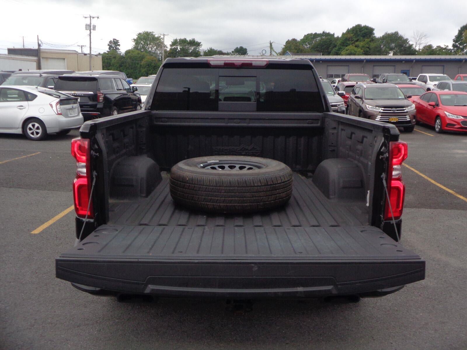 Used 2024 Chevrolet Silverado 1500 High Country w/ Midnight Edition AWD/4WD image 9
