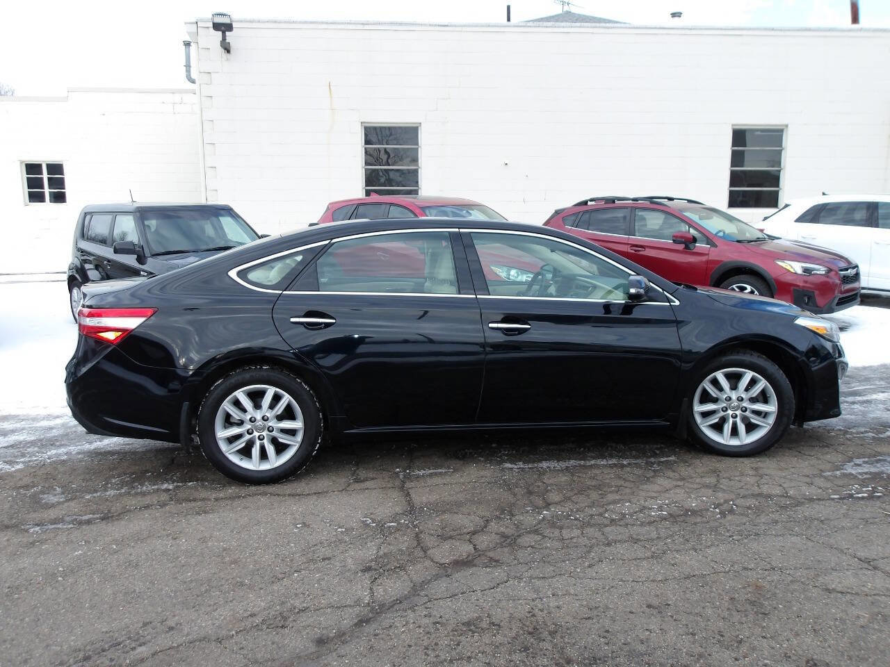 Used 2015 Toyota Avalon XLE Premium image 4