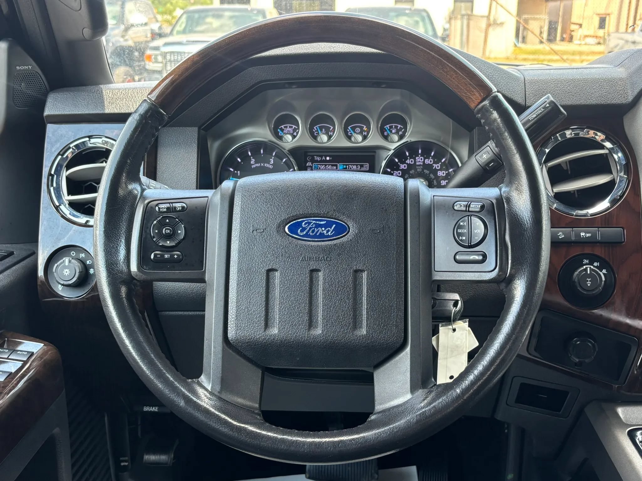 Used 2013 Ford F250 Platinum w/ FX4 Off Road Pkg AWD/4WD image 40