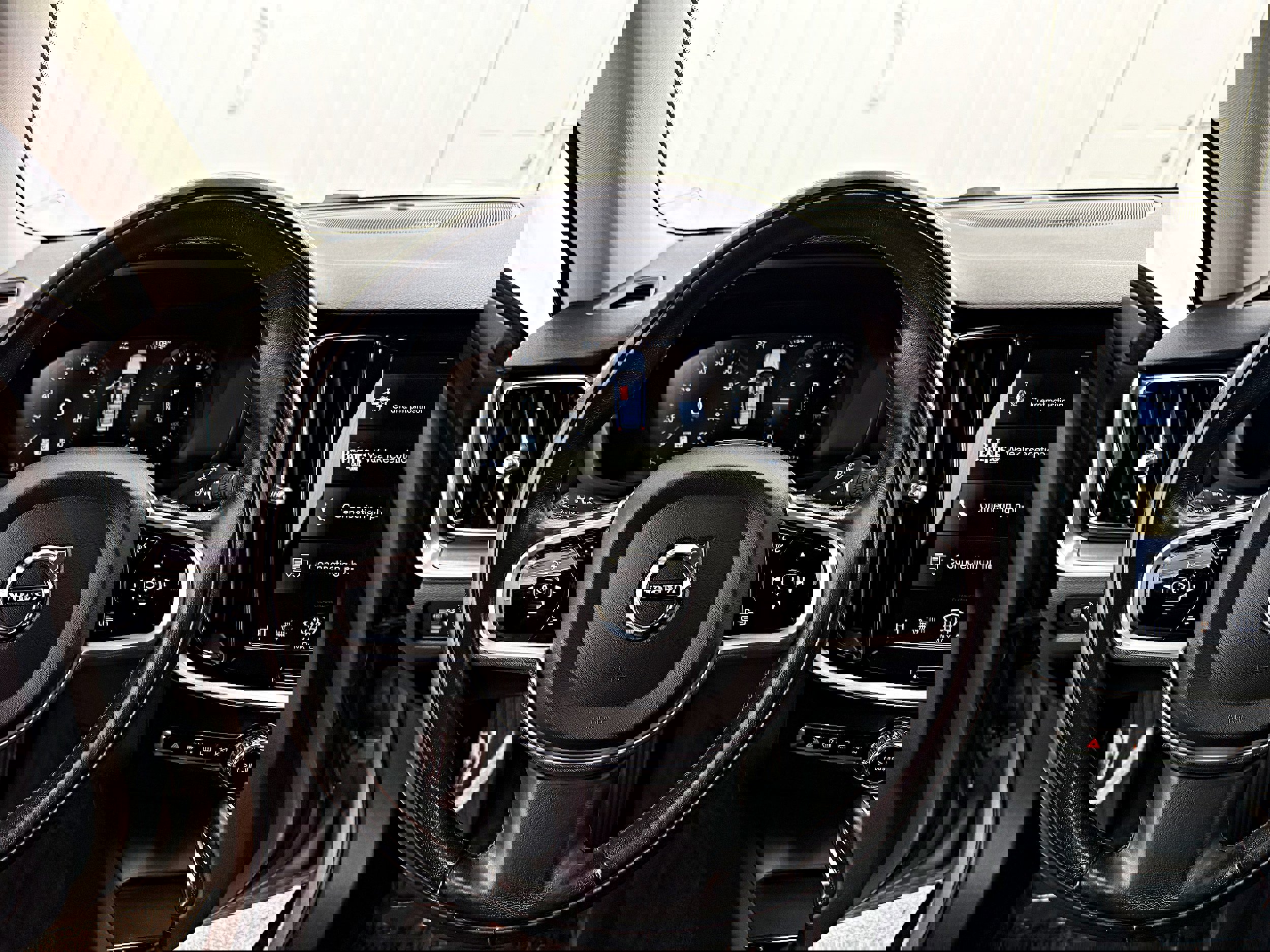 Used 2020 Volvo V60 T5 Cross Country image 8