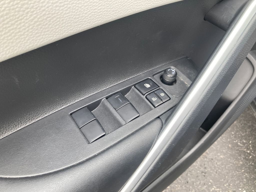 Used 2023 Toyota Corolla Cross L image 14