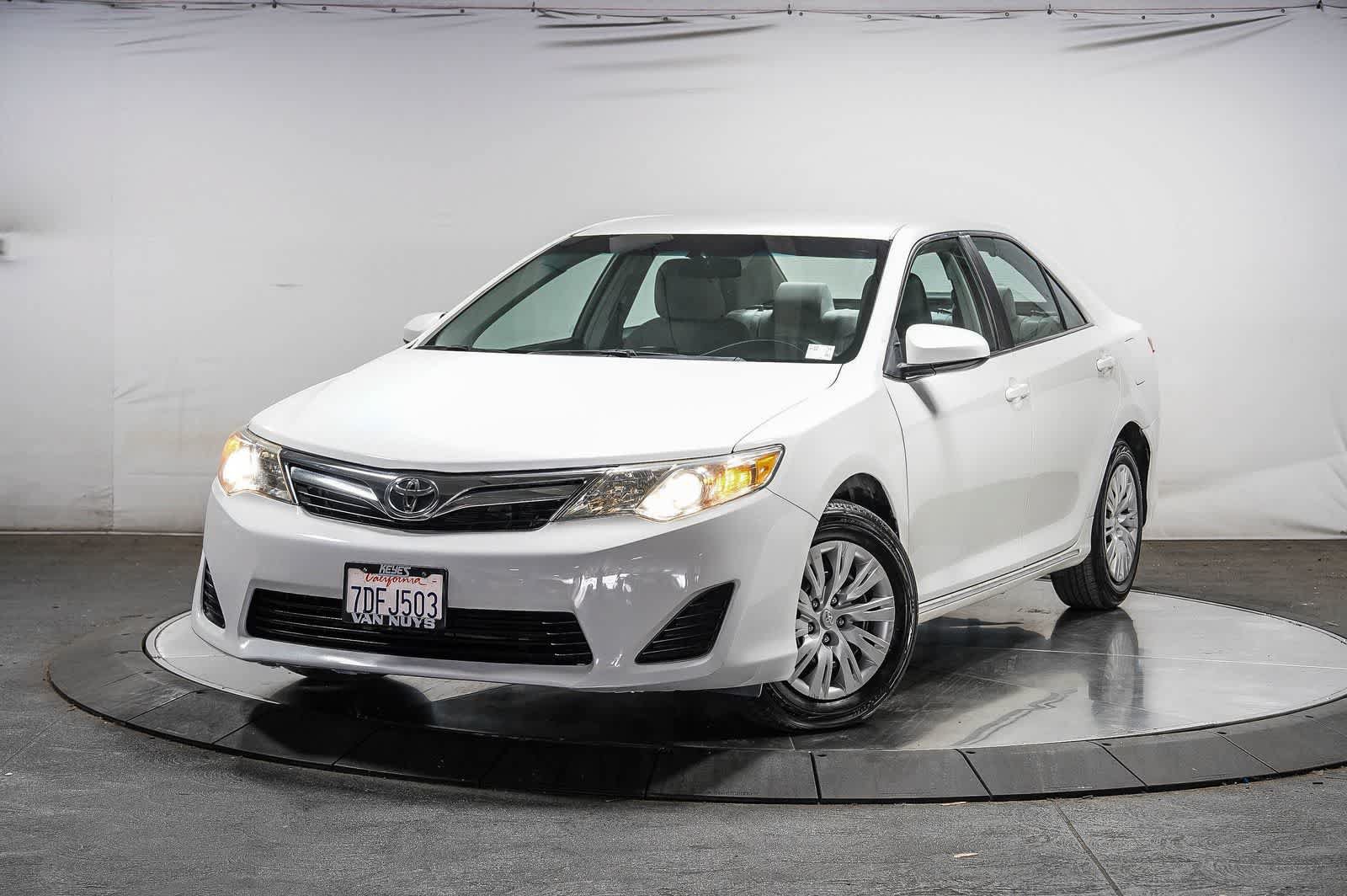 Used 2014 Toyota Camry LE FWD image 1