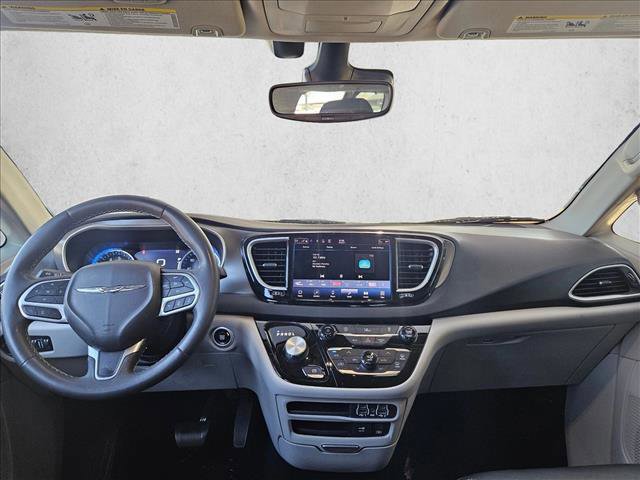 Used 2022 Chrysler Pacifica Touring-L image 19