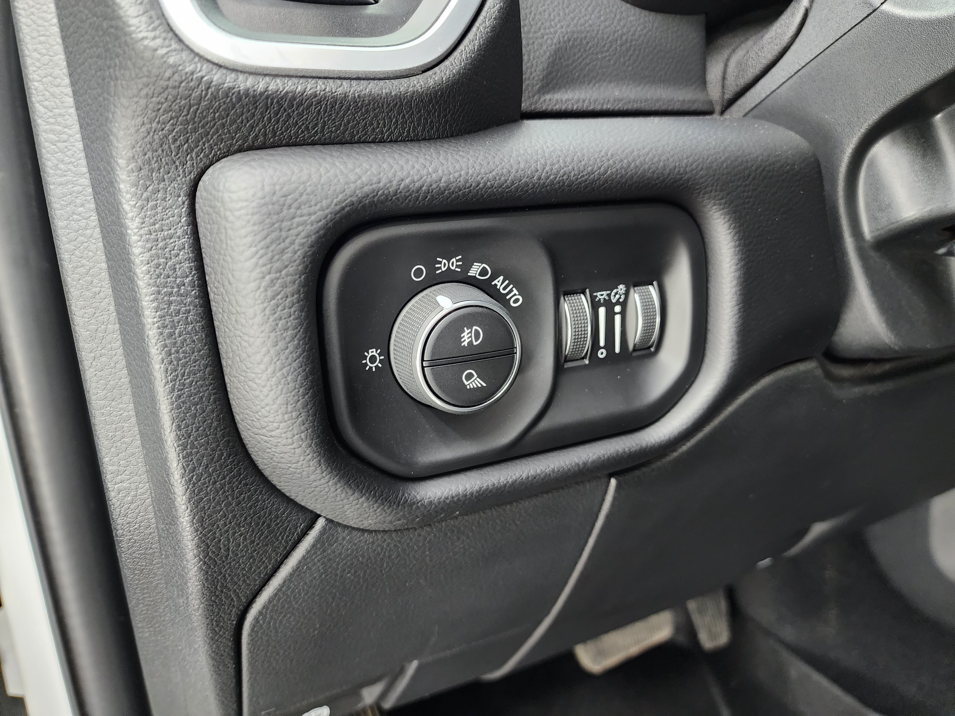Used 2020 RAM 2500 Big Horn w/ Night Edition AWD/4WD image 45