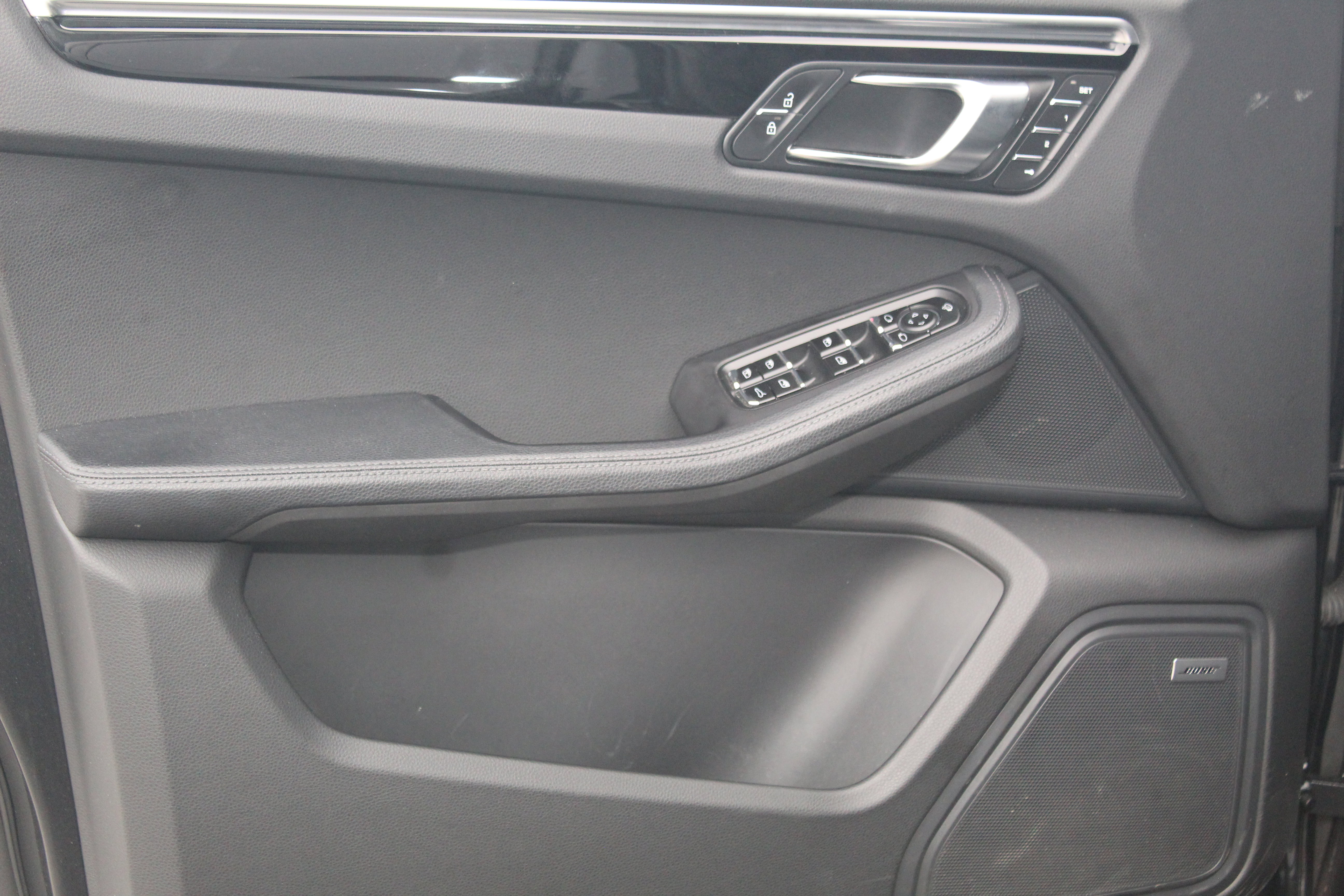 Certified 2022 Porsche Macan image 23