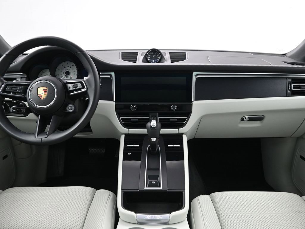 Certified 2023 Porsche Macan GTS image 9