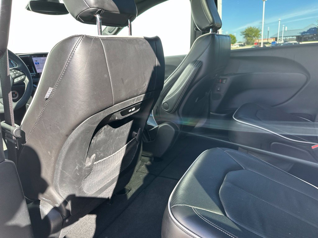 Used 2025 Chrysler Pacifica Limited FWD image 18