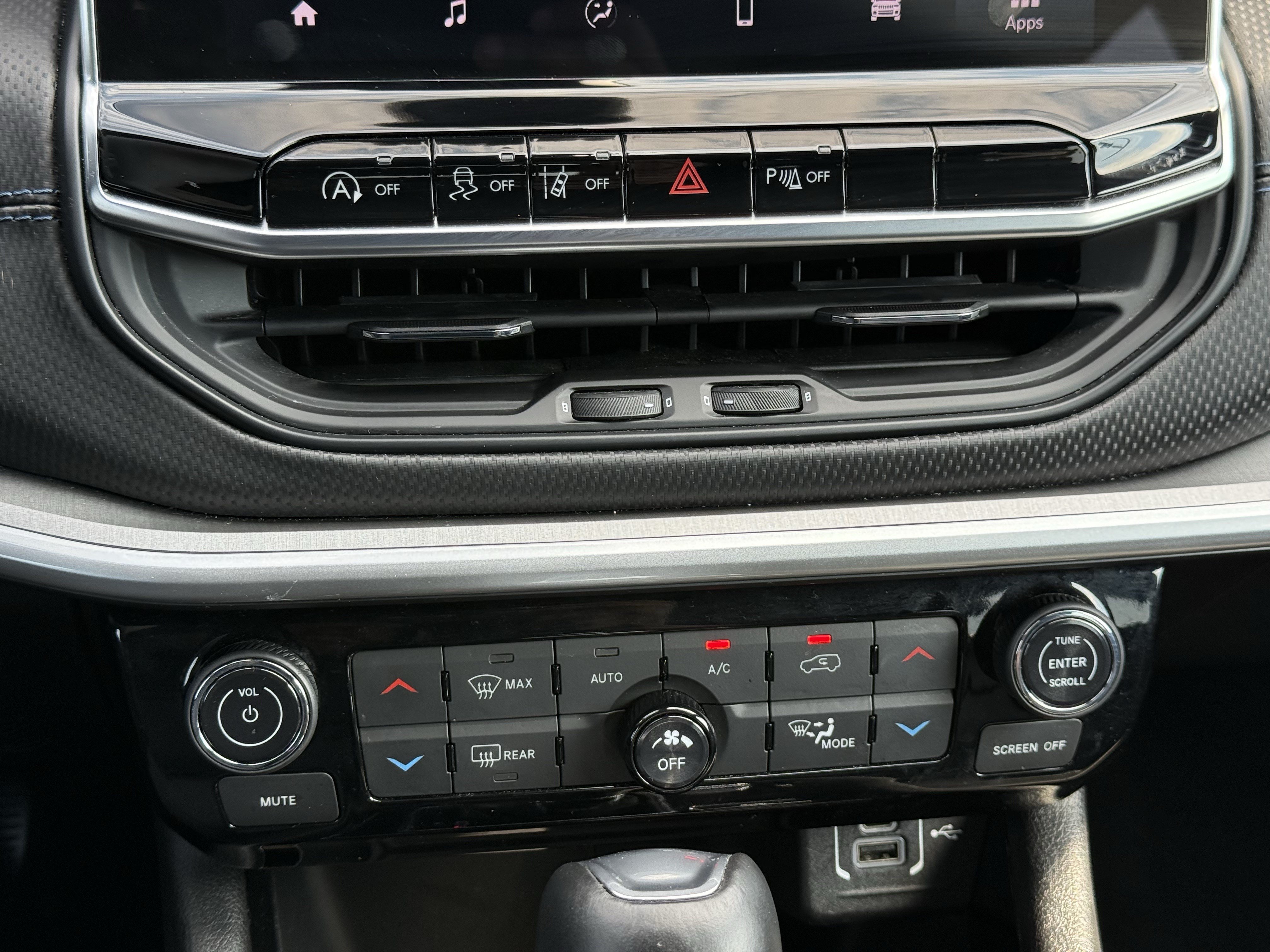 Used 2026 Jeep Compass Limited AWD/4WD image 26