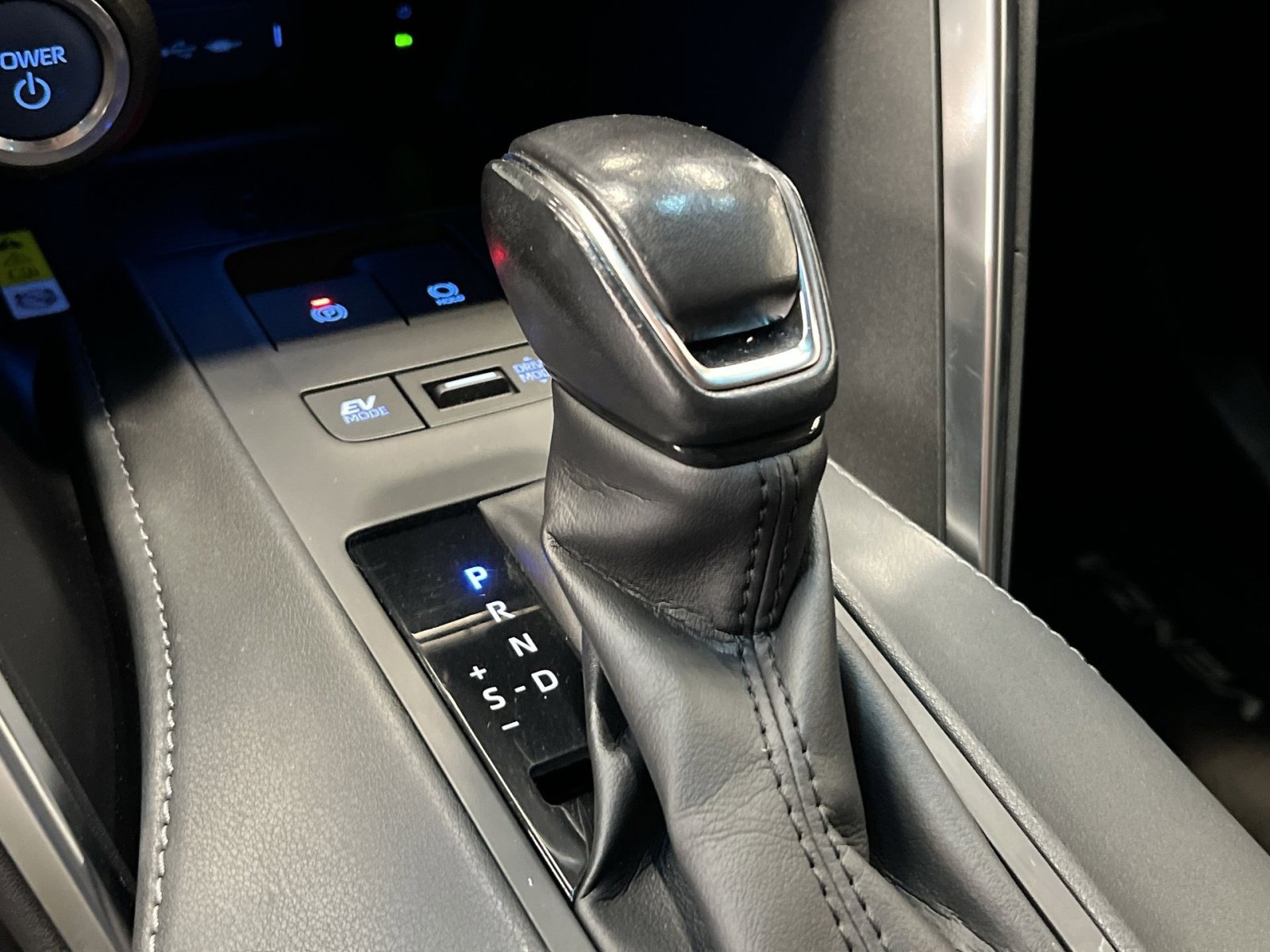 Used 2021 Toyota Venza LE w/ Carpet Mat Package (TMS) image 20