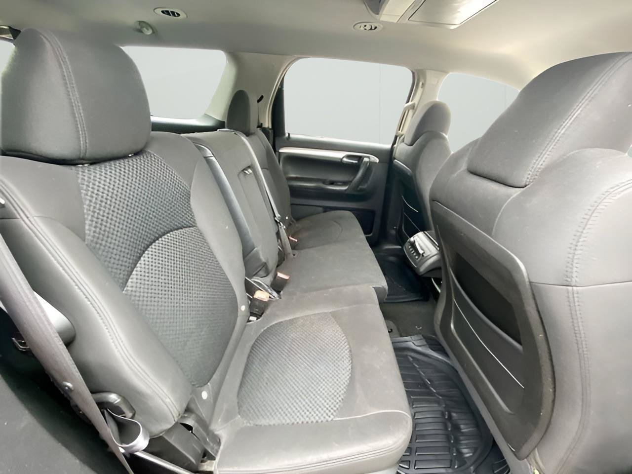 Used 2007 Saturn Outlook XE w/ Advanced Audio Pkg FWD image 16