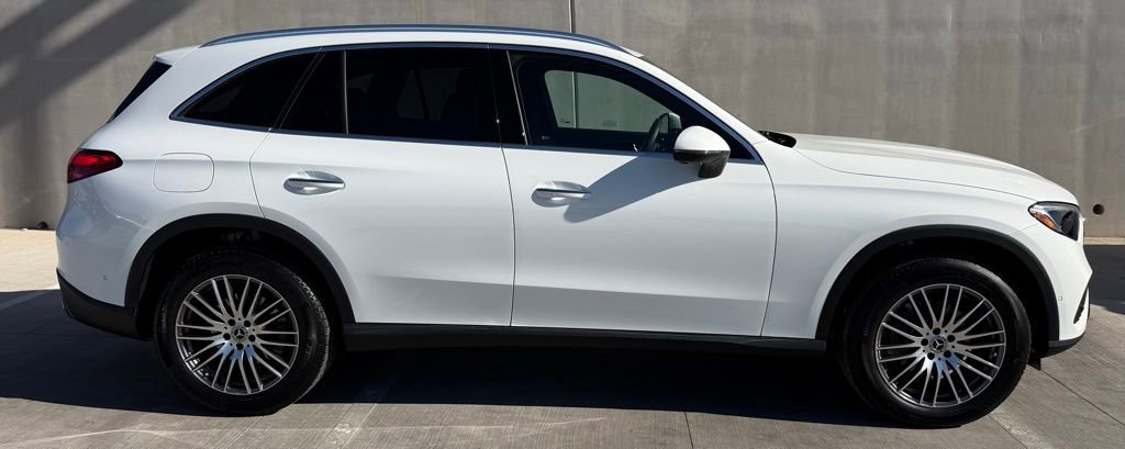 Used 2025 Mercedes-Benz GLC 300 image 3