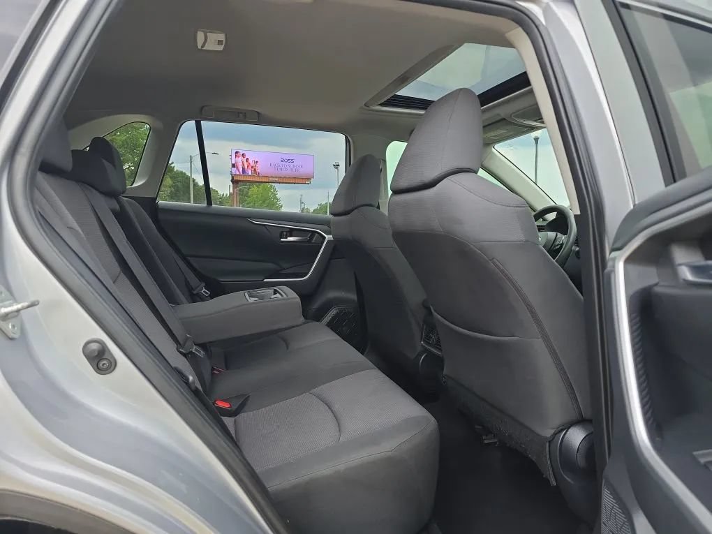 Used 2019 Toyota RAV4 XLE FWD image 41