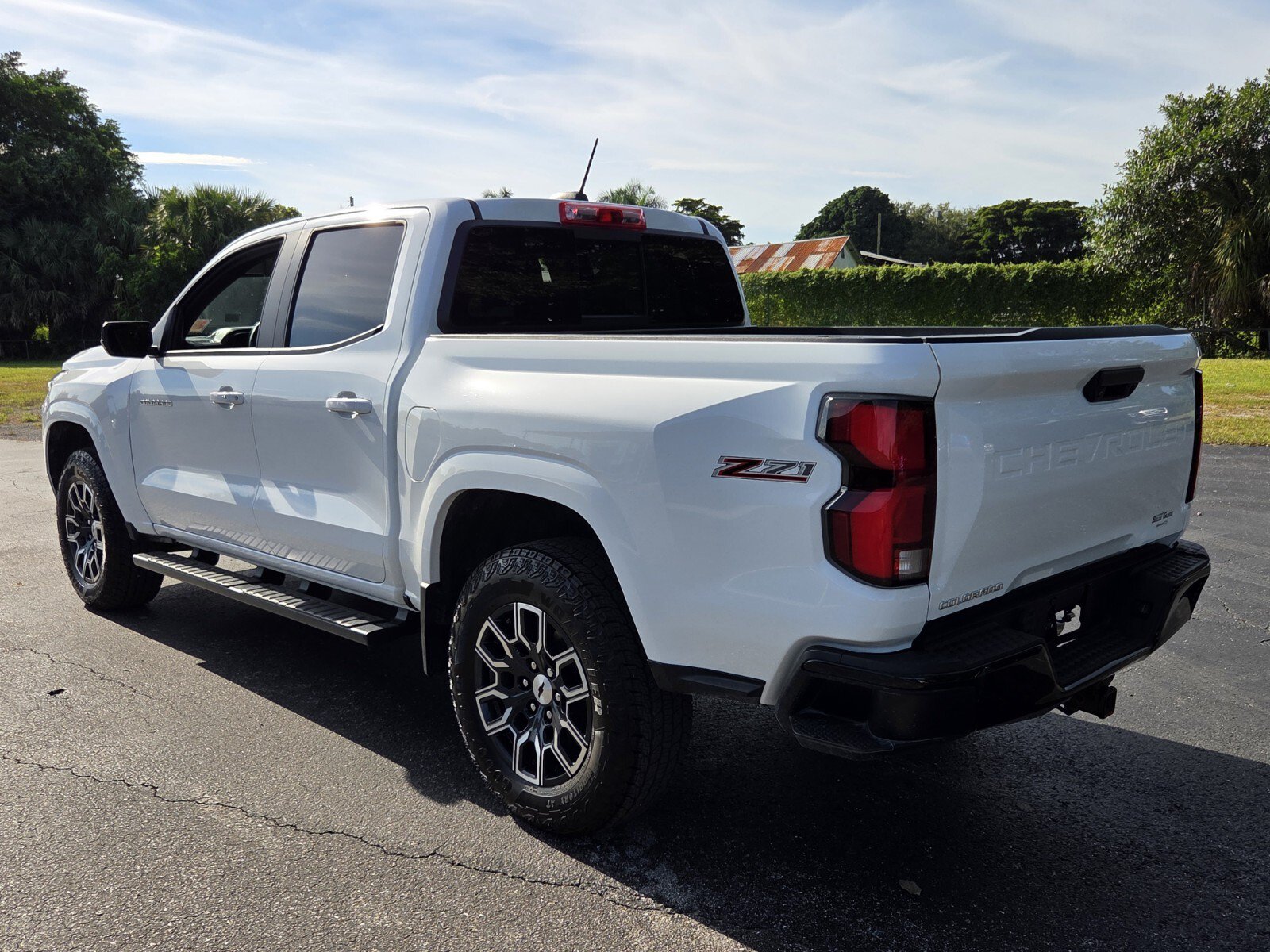 Used 2024 Chevrolet Colorado Z71 w/ Z71 Convenience Package 2 AWD/4WD image 3