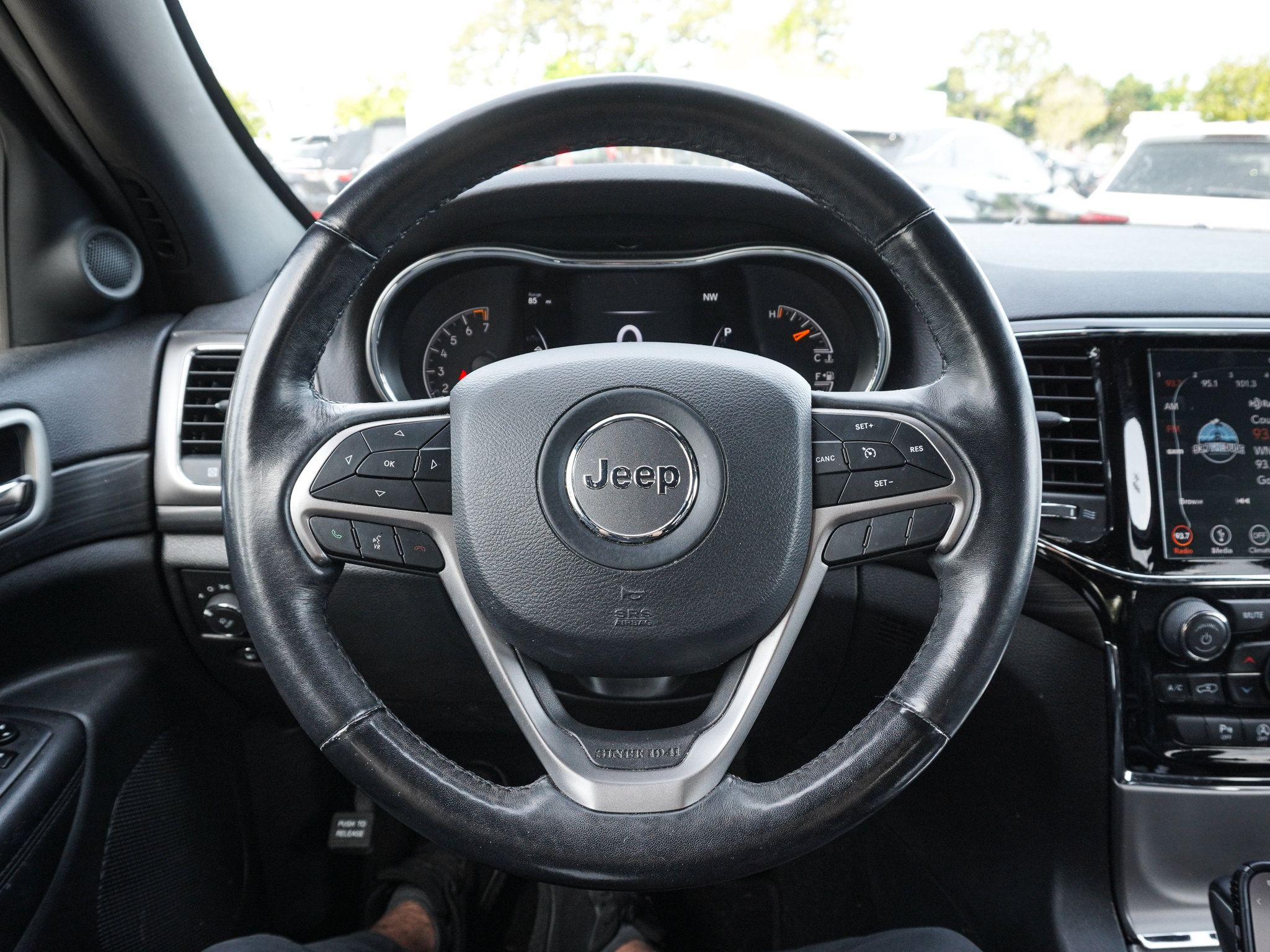 Used 2019 Jeep Grand Cherokee Altitude AWD/4WD image 16