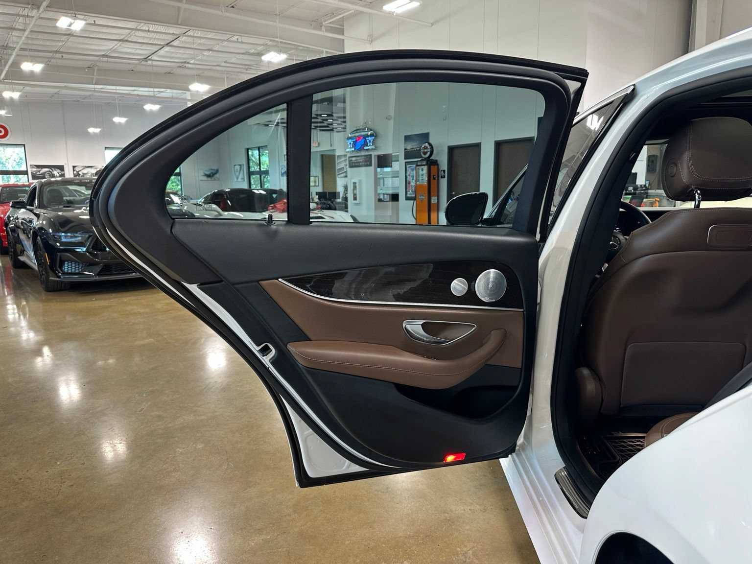 Used 2019 Mercedes-Benz E 300 image 33