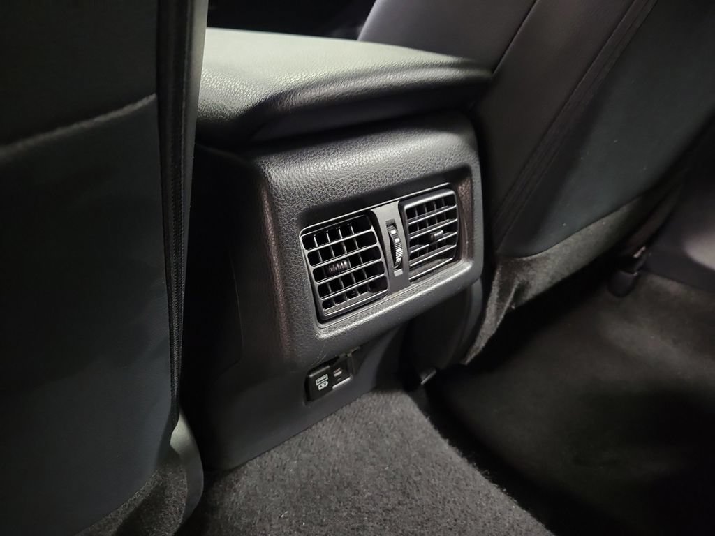 Used 2025 Toyota Camry SE FWD image 30