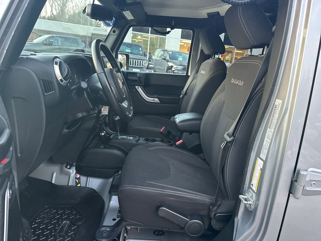 Used 2018 Jeep Wrangler Unlimited Sahara w/ Connectivity Group image 12