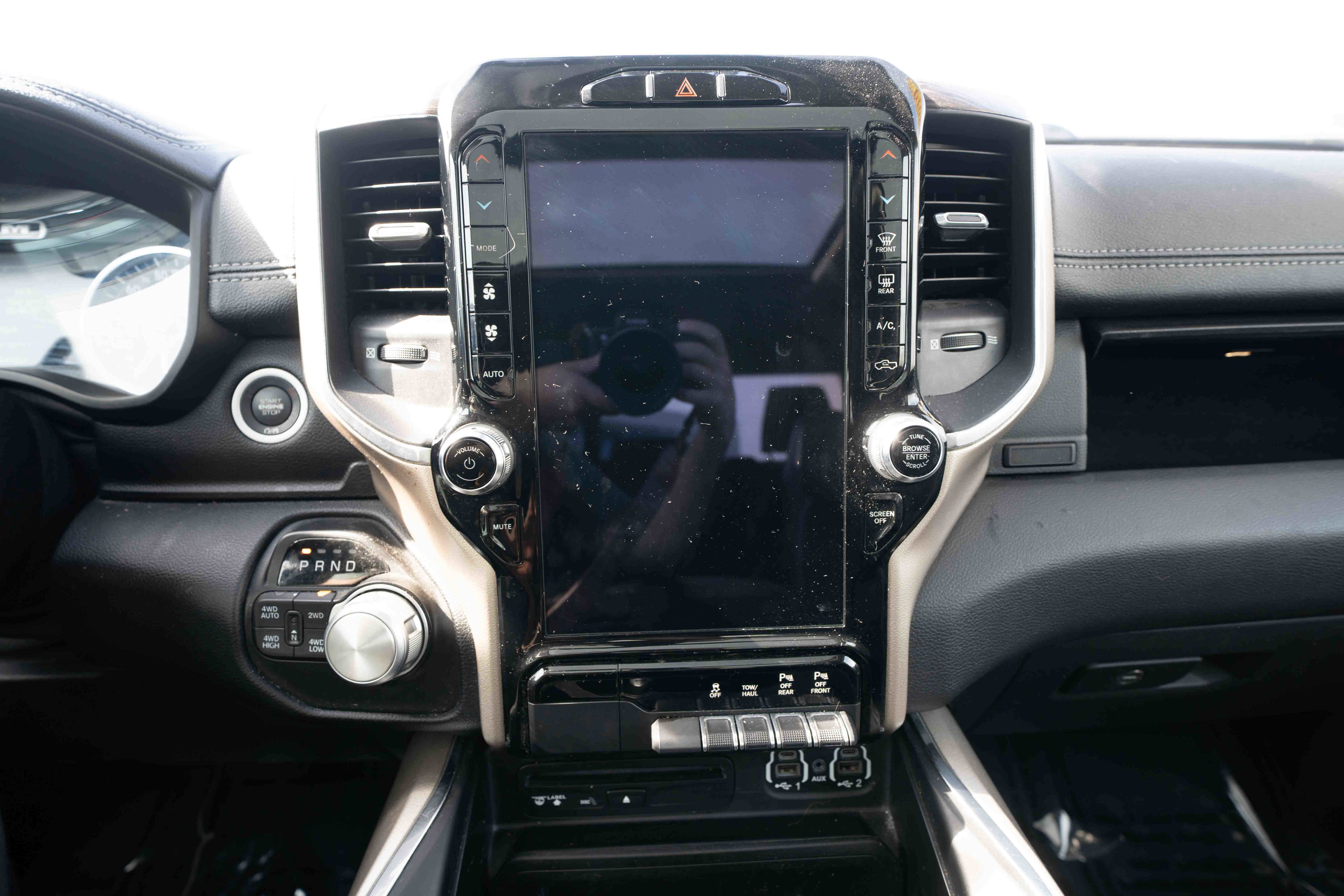 Used 2019 RAM 1500 Laramie AWD/4WD image 16