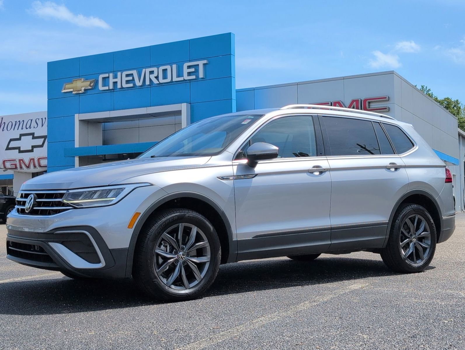 Used 2024 Volkswagen Tiguan Wolfsburg Edition image 1