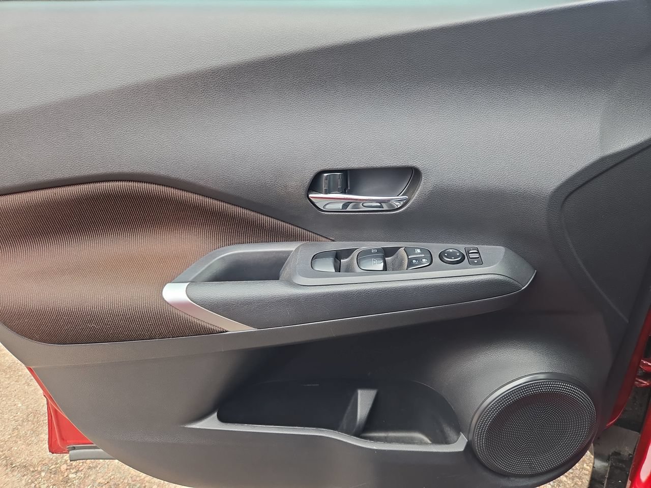 Certified 2024 Nissan Kicks SR FWD image 17