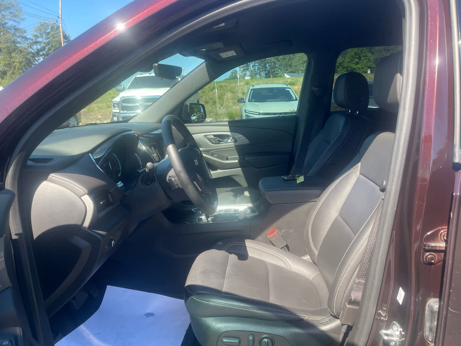 Used 2023 Chevrolet Traverse LT w/ Rear Camera Mirror Package AWD/4WD image 13