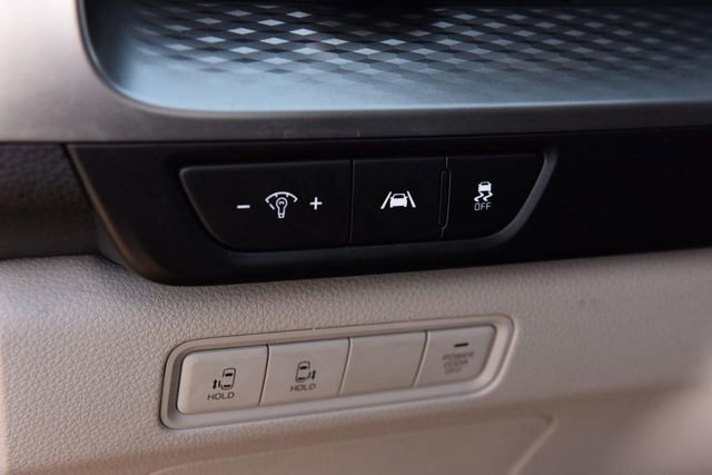 Used 2024 Kia Carnival LX image 10