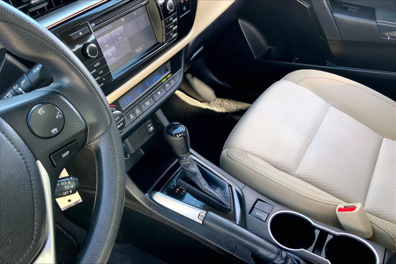 Used 2015 Toyota Corolla LE FWD image 16