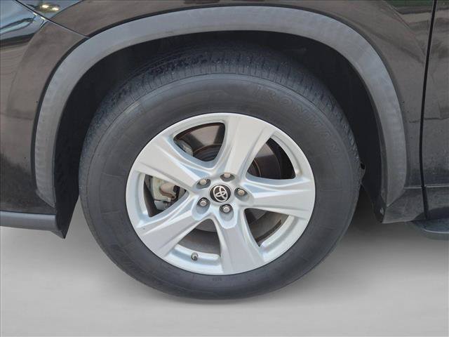 Certified 2021 Toyota Highlander LE FWD image 9
