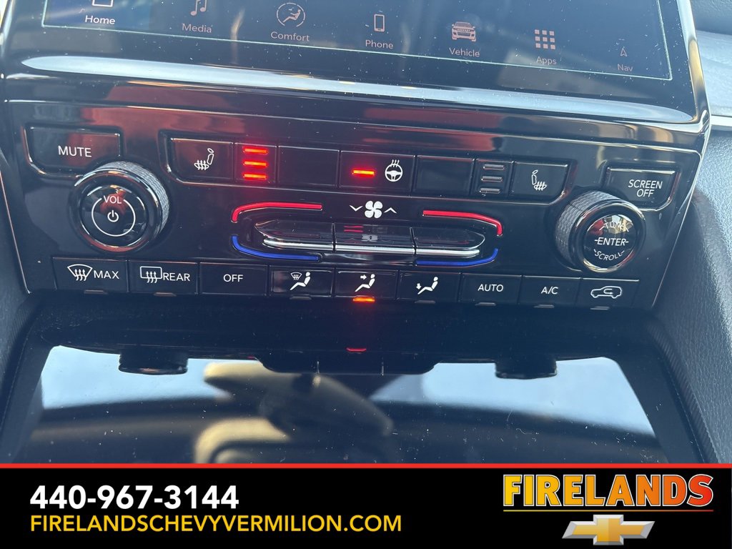 Used 2024 Jeep Grand Cherokee L Limited w/ Black Appearance Package image 3