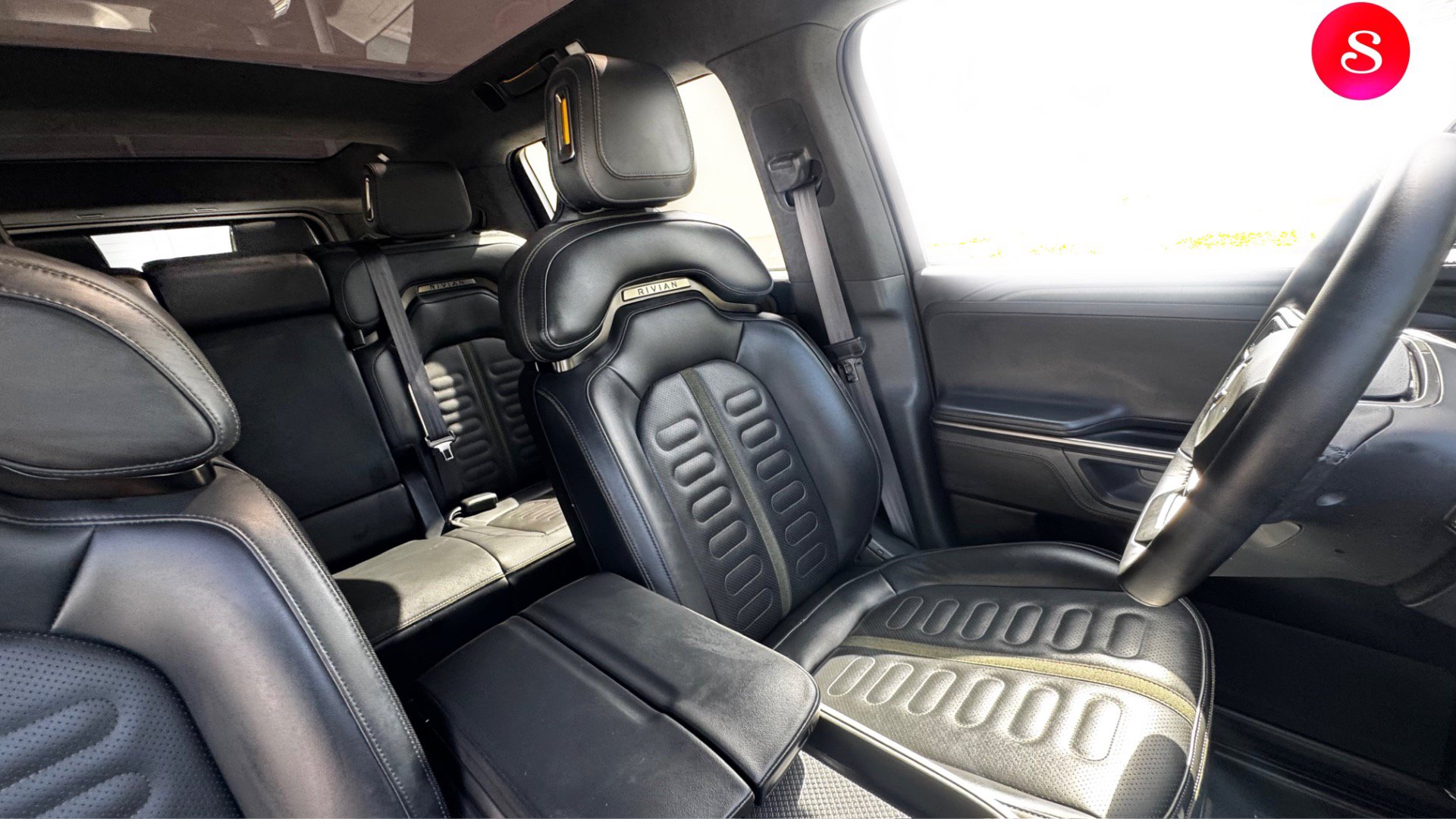Used 2025 Rivian R1S Adventure AWD/4WD image 18